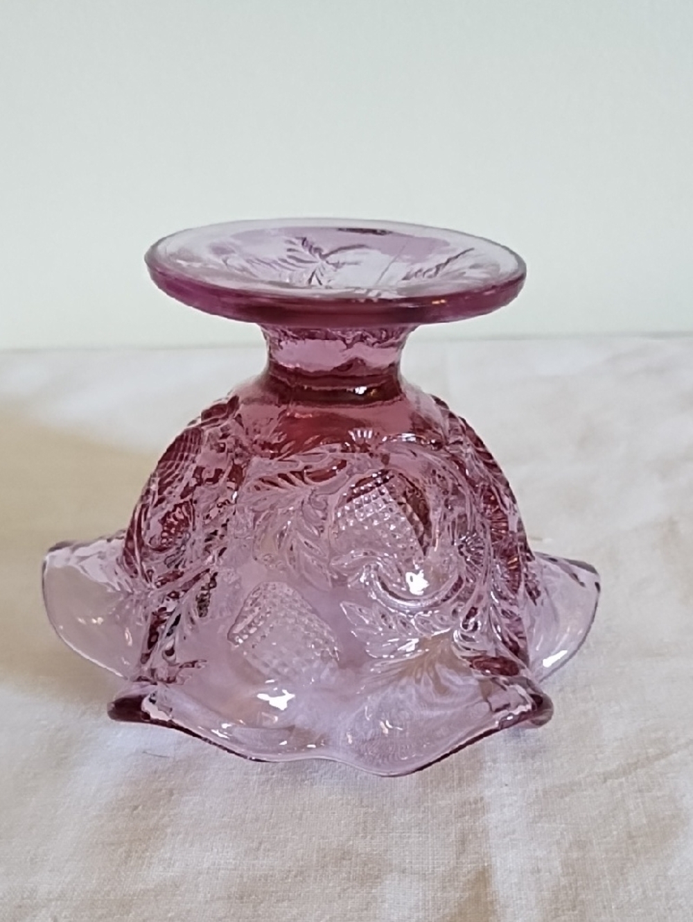 FENTON VINTAGE DUSTY ROSE STRAWBERRY PATTERN DISH - Picture 5 of 6